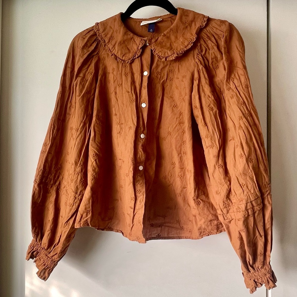 Universal Thread Rust Floral Embossed Peter Pan Collar Blouse Size M Fits Small
